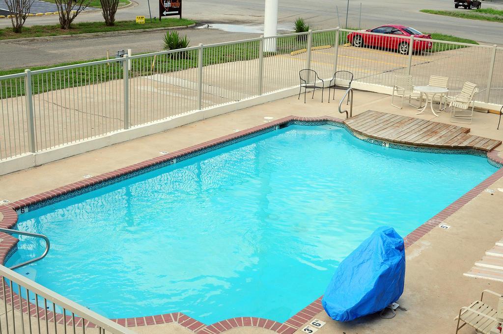 Quality Inn Gonzales Exterior photo
